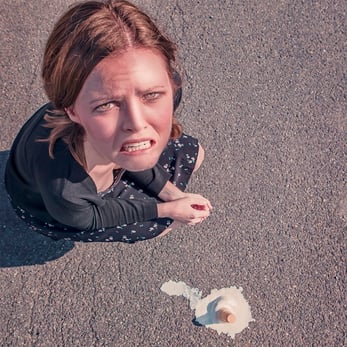 Woman-drops-her-ice-cream-NEW